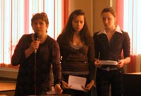 Тамара Израиловна объявляет лекцию Насти Величкиной и Анны Воробьёвой